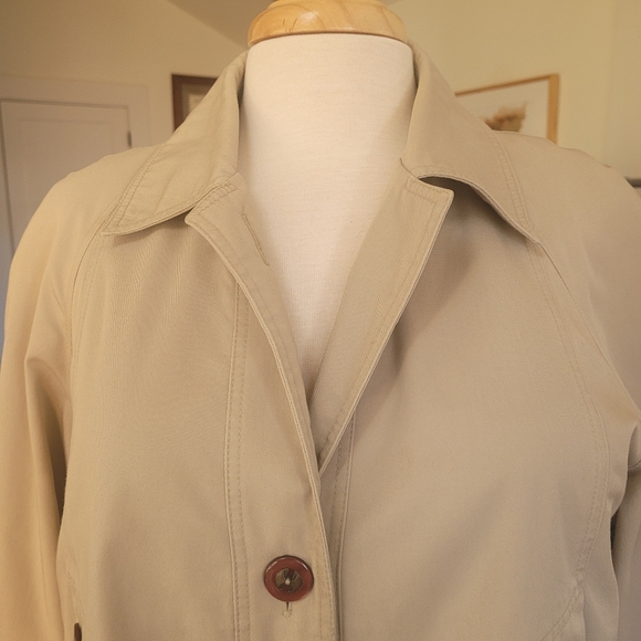 Brem Rainwear Women's Tan Short Trench Coat. Size 10 - Picture 11 of 12